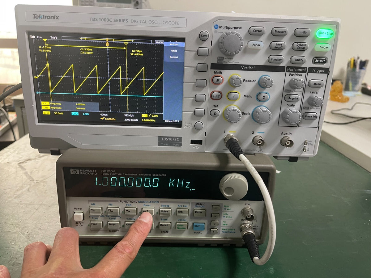 HP Agilent 33120A 15 MHz Function / Arbitrary Waveform Generator W/Opt.001 _7966