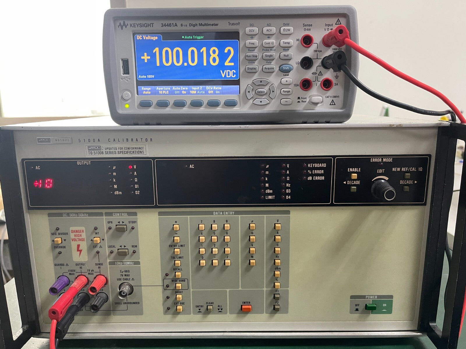 Fluke 5100A Calibrator (Front panel updated To 5100B Series Specifications)_5022 - XG eqpt