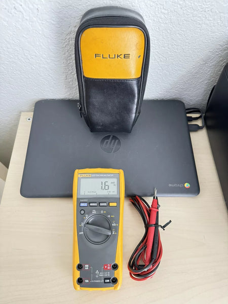 FLUKE 177 True RMS Handheld Digital Multimeter with Leads & Bag