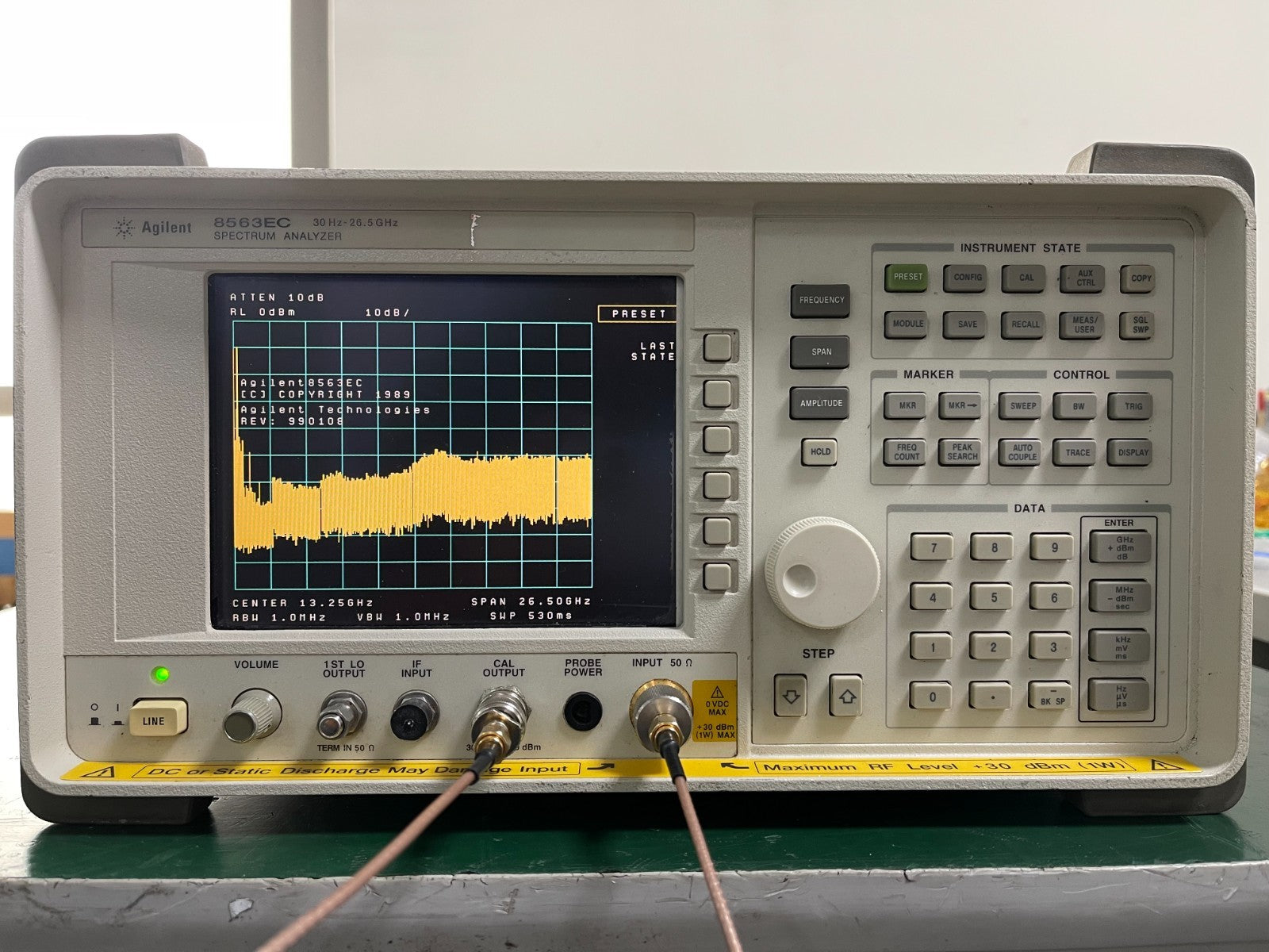 Agilent 8563EC 9KHz - 26.5GHz Spectrum Analyzer w/ opt. 007 _02238