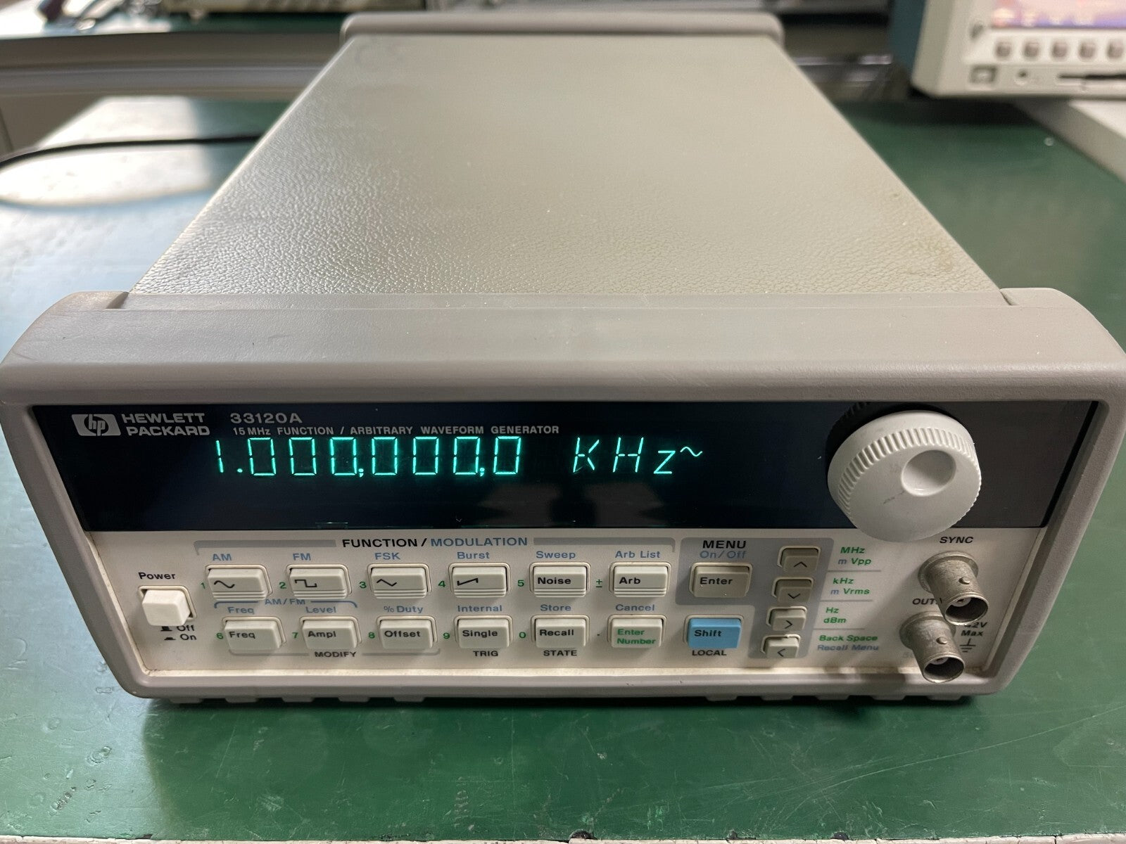 HP Agilent 33120A 15 MHz Function / Arbitrary Waveform Generator _6616