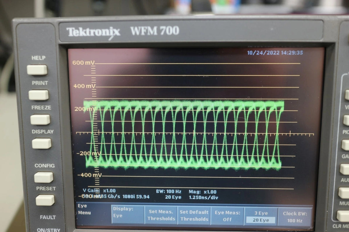 Tektronix WFM700M /01 Multiformat Waveform Monitor