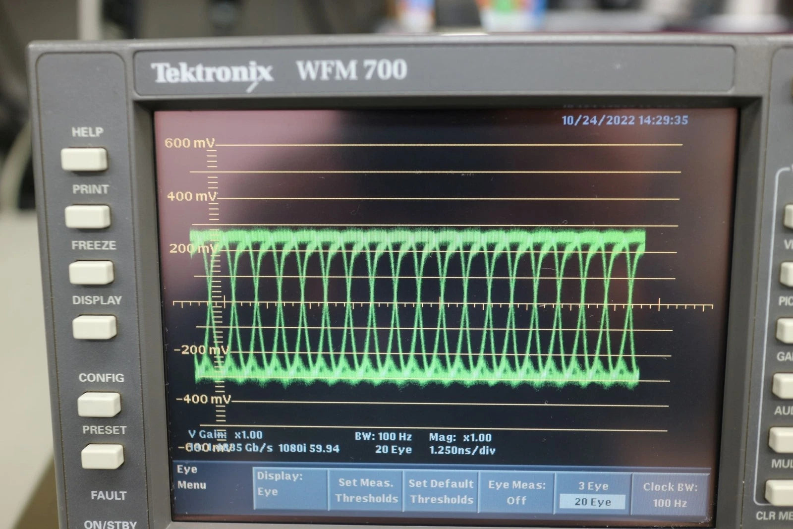 Tektronix WFM700M /01 Multiformat Waveform Monitor