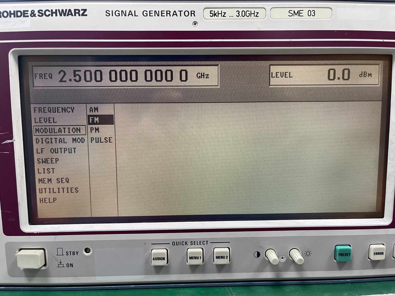 Rohde & Schwarz SME03 Signal Generator 5kHz - 3GHz w/B4,B5,B8,B11 , 833863/001 - XG eqpt