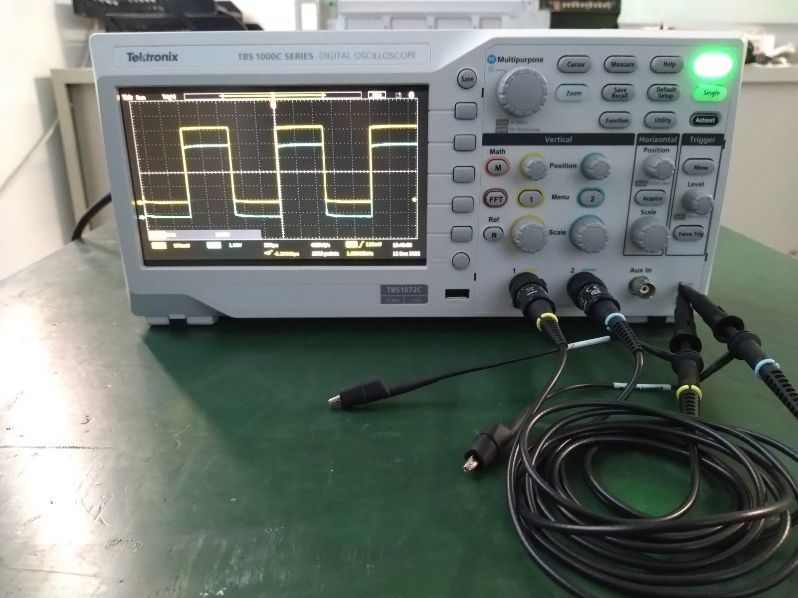 Tektronix TBS 1000C Digital Oscilloscope TBS1072C , TPP0100 probes are options - XG eqpt