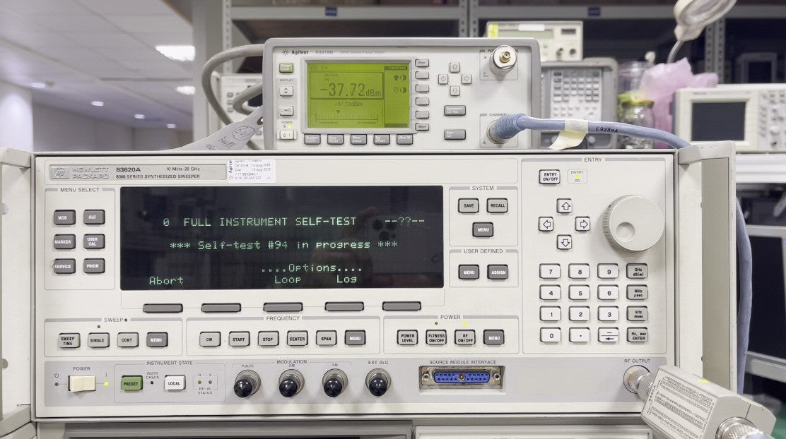HP Agilent 83620A 10MHz-20GHz Synthesized Sweep Signal Generator 01/02/06/08_937 - XG eqpt