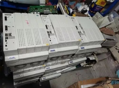 Lenze E82EV223K4B201 Frequency Inverter 1PC