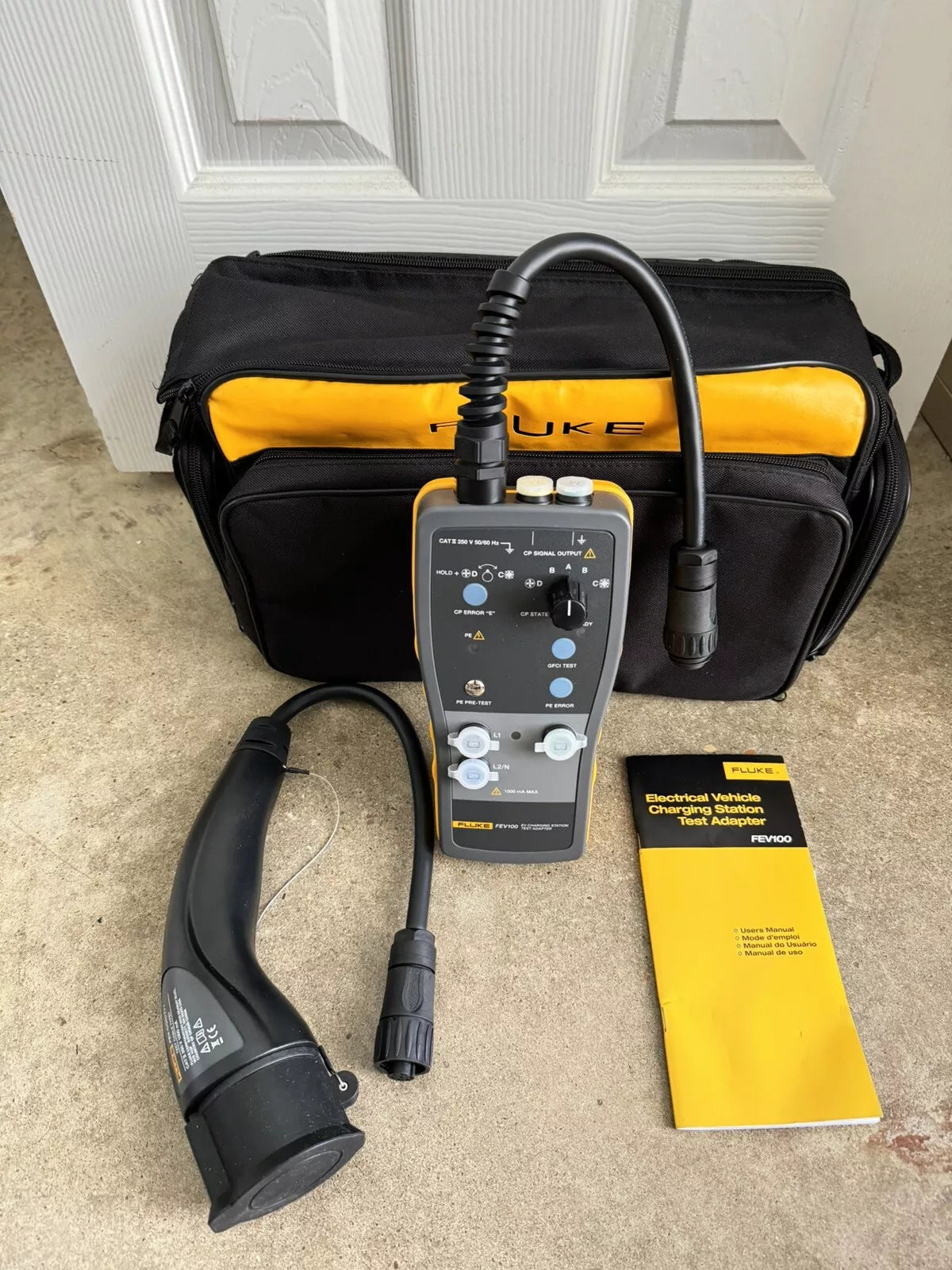 Fluke FEV100/TY1 Adapter Kit for Electric Vehicle Charging Stations