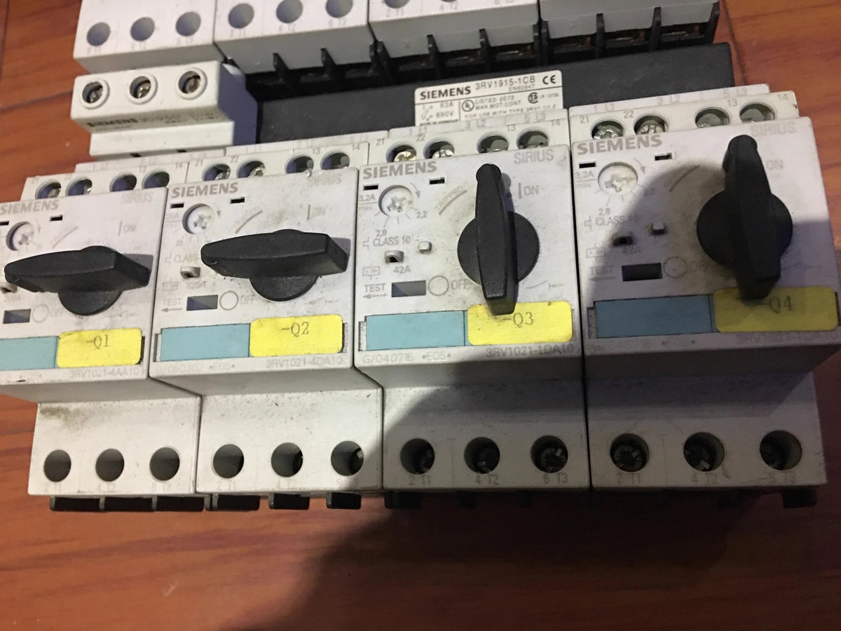 Siemens 3RV1021-4DA10 Circuit Breaker: 10 Amps, 3 Poles, Motor Protection