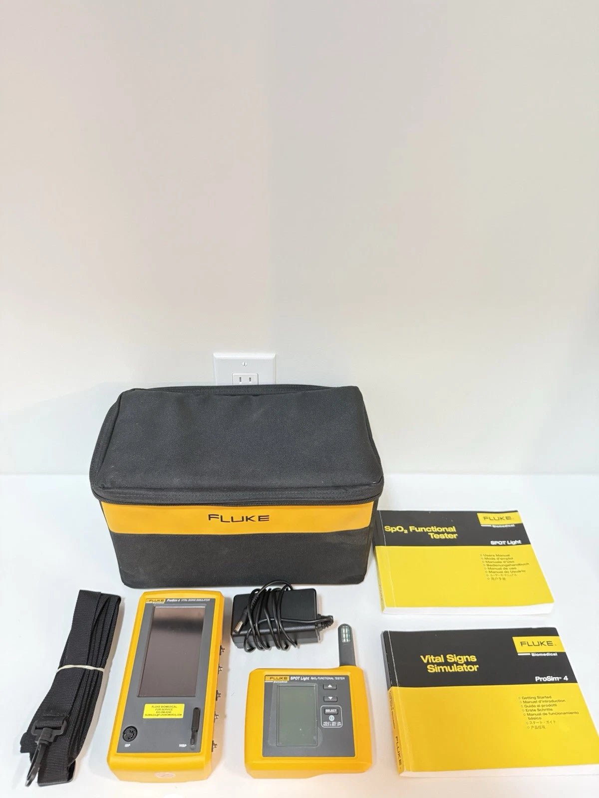 FLUKE Biomedical ProSim 4 & Spot Light Kit with Bag & Charger (Tested)