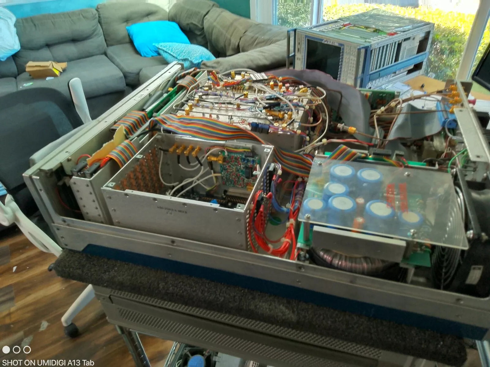 COMSTRON CORPORATION Frequency Synthesizer FS2000B