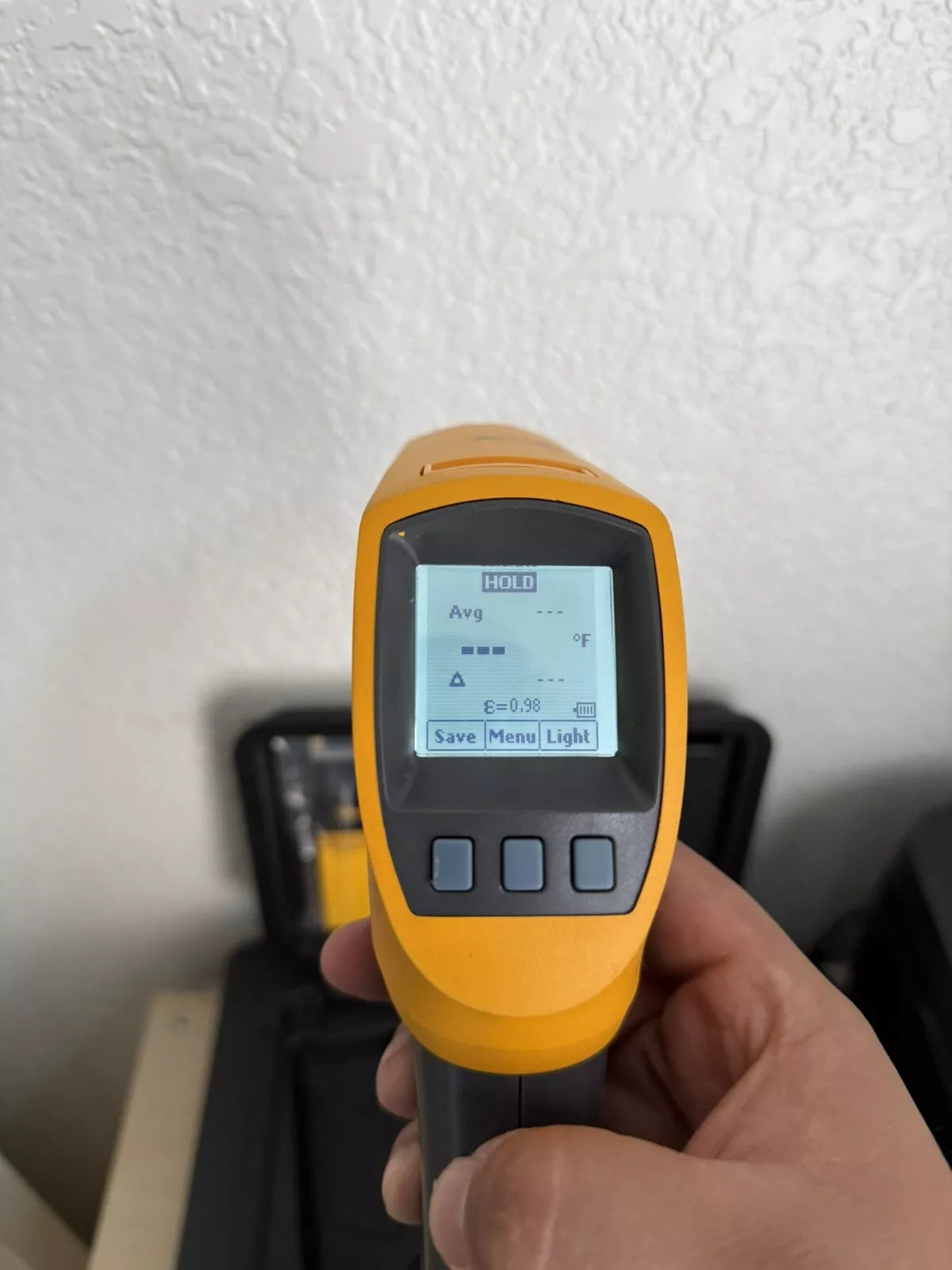 Fluke 568 IR Thermometer with Case and Manual