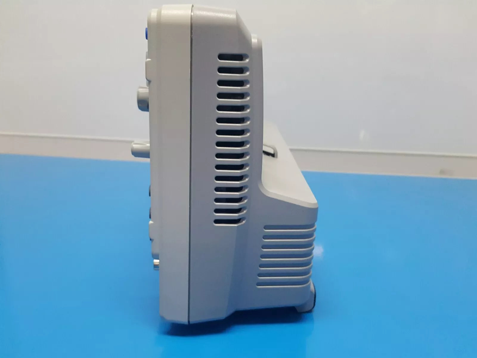 GWInstek GDS-1102B Digital Storage Oscilloscope 100MHz 2CH