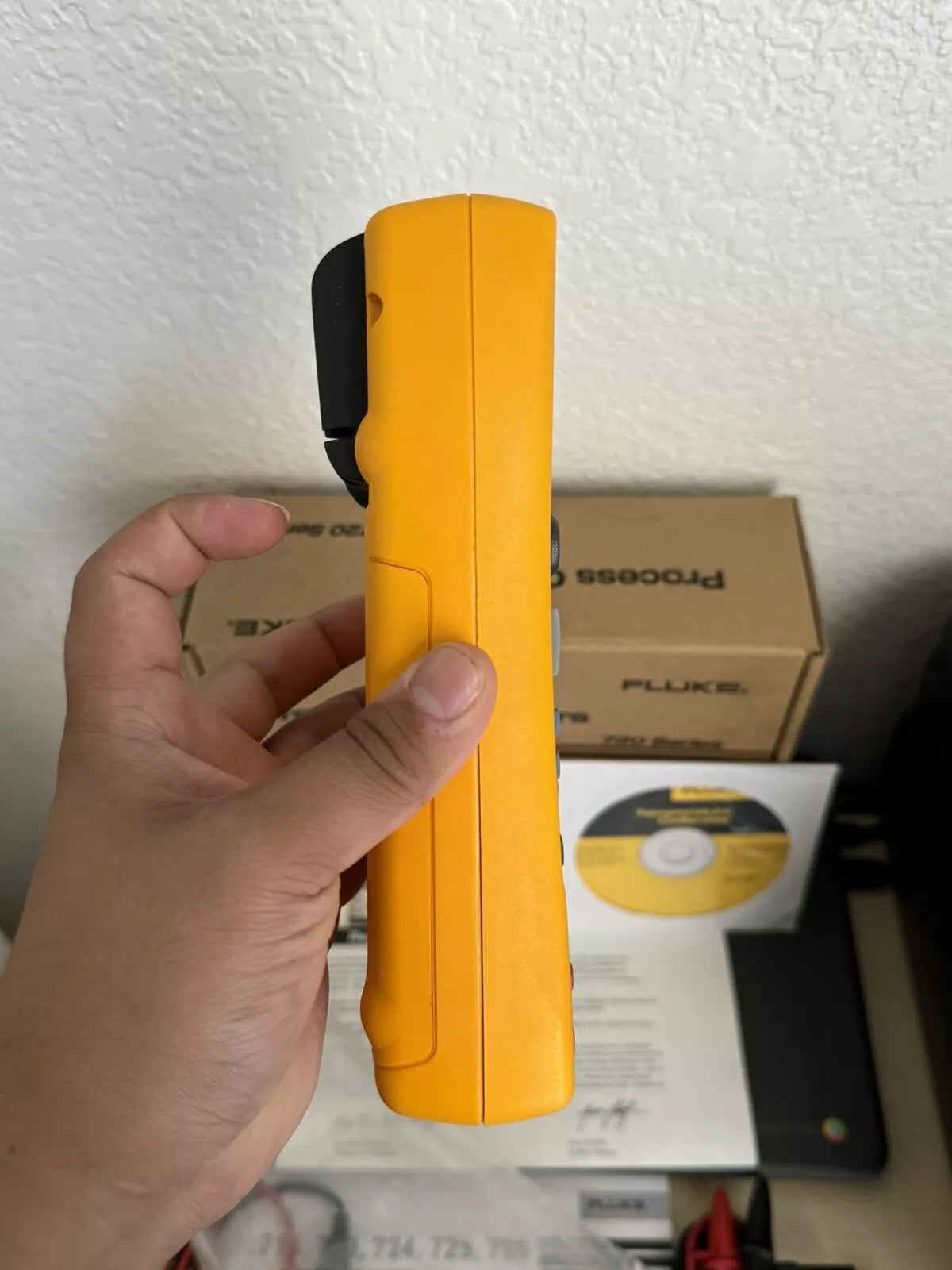 FLUKE 724 Temperature Calibrator Meter - New Sealed