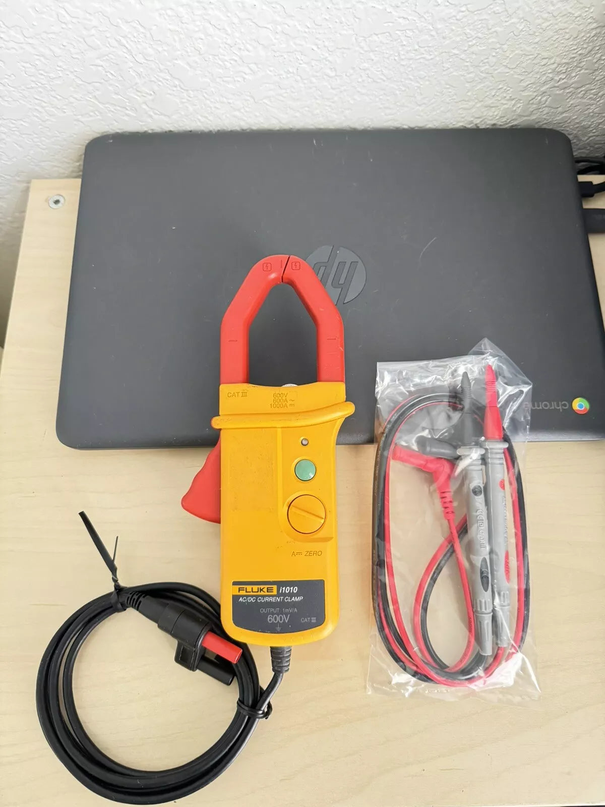 Fluke I1010 AC/DC Current Clamp with Leads