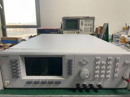 Anritsu 69347B Synthesized Signal Generator 10MHz - 20GHz , w/8 , 11 , 14 _4120