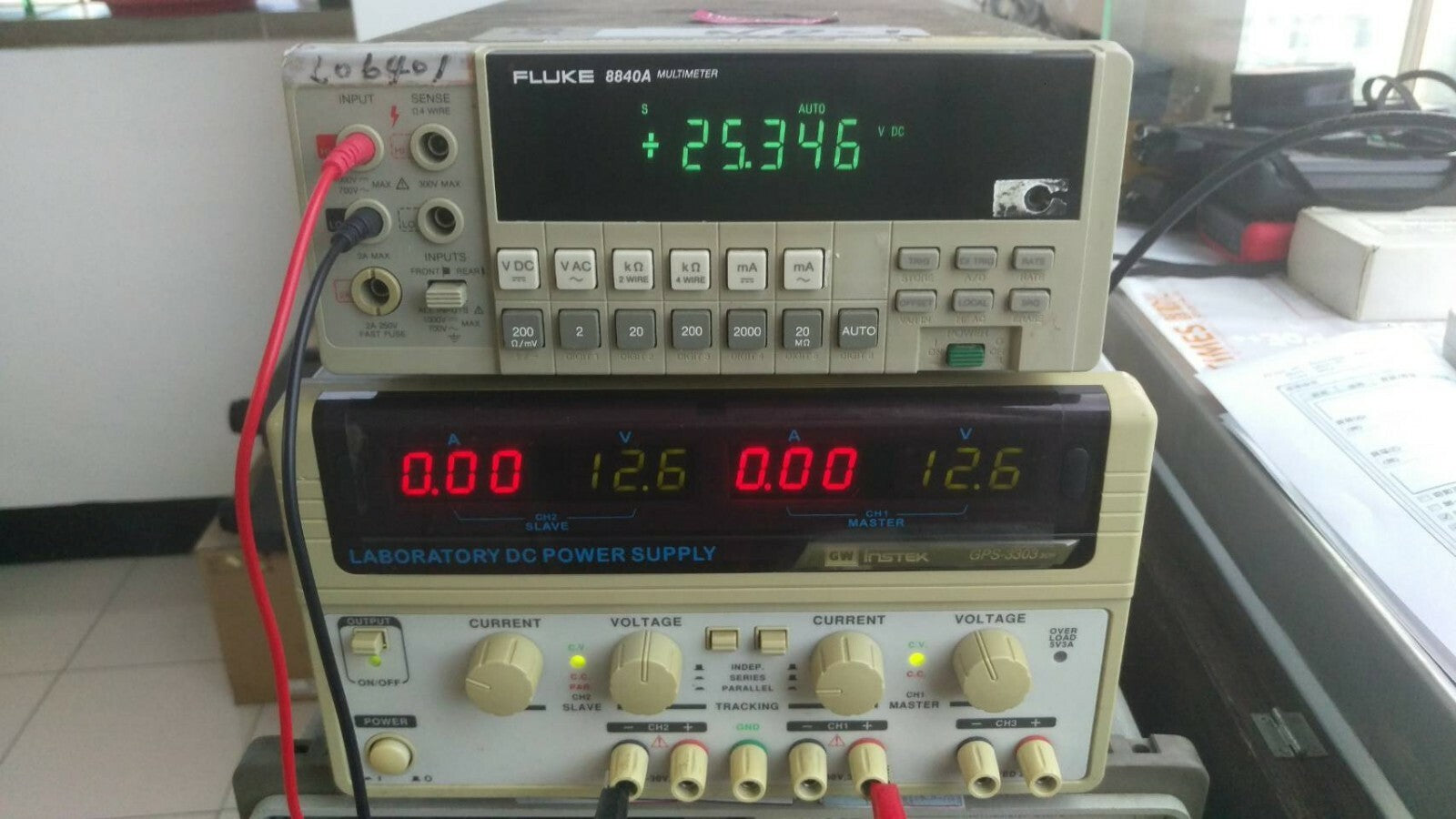 GW Instek GPS-3303 DC Power Supply 3 channels