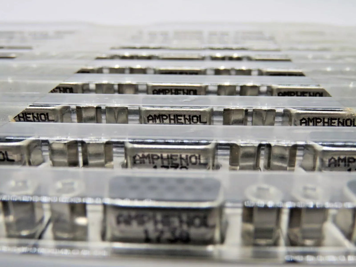 Amphenol L17HTHES4F1C DB15 VGA Connector Male PCB Mount - 90 PCS LOT