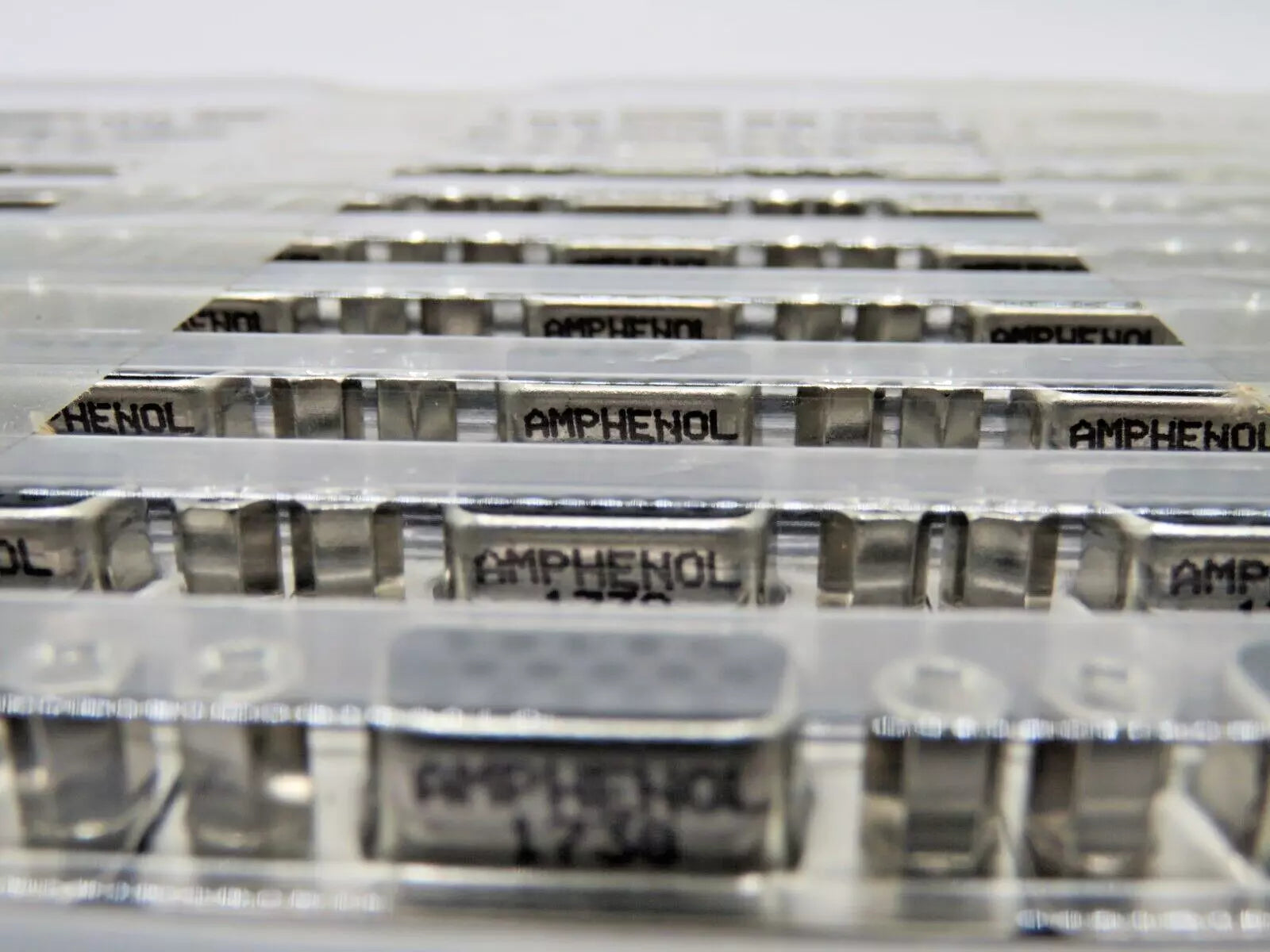 Amphenol L17HTHES4F1C DB15 VGA Connector Male PCB Mount - 90 PCS LOT