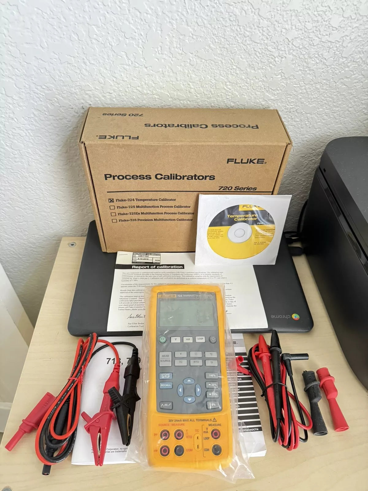 FLUKE 724 Temperature Calibrator Meter - New Sealed