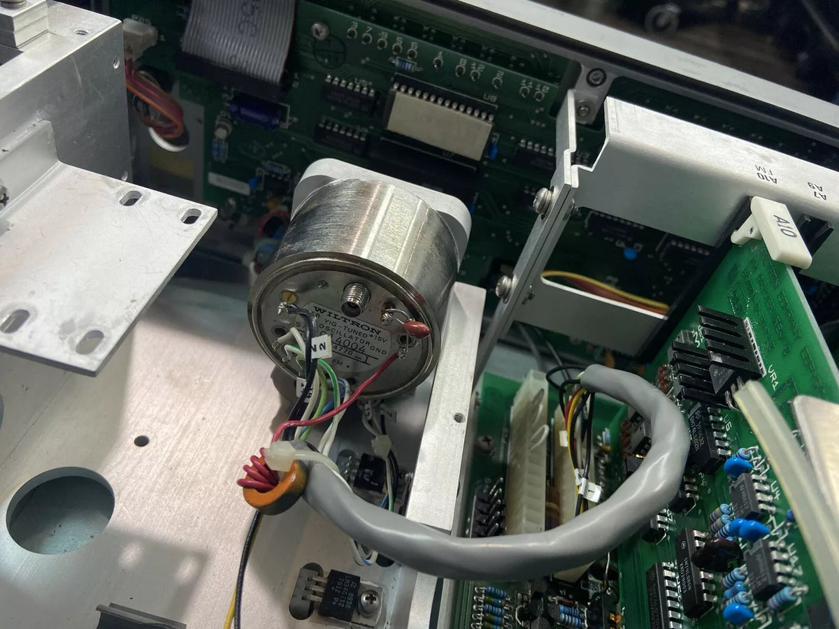 Wiltron Anritsu 6640B-10 26.5GHz to 40GHz Sweep Signal Generator Part