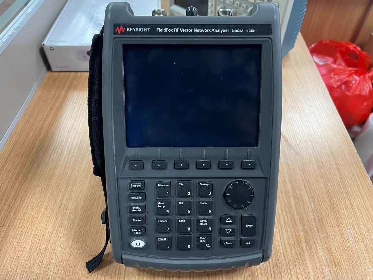 Keysight N9923A FieldFox RF Vector Network Analyzer 6GHz
