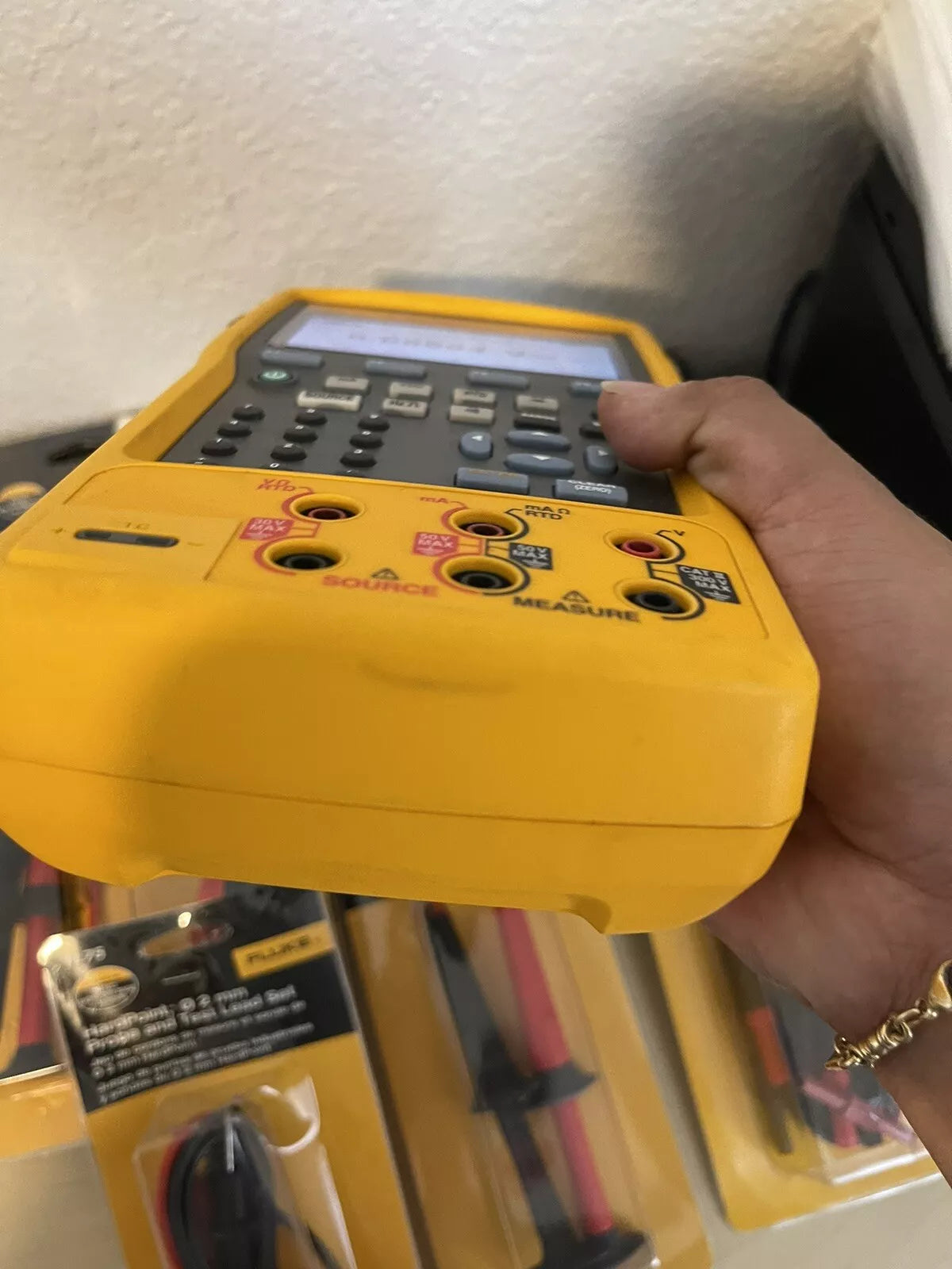 Fluke 753 Multifunction Documenting Process Calibrator with New Accessories