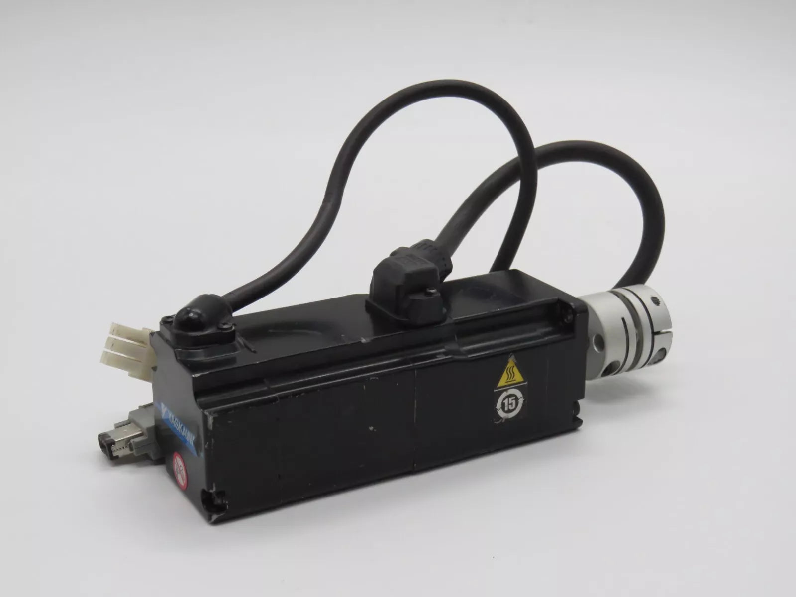 Yaskawa SGM7J-01AFC6E AC Servo Motor 100W