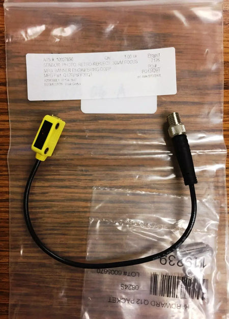 Banner Q12RP6FF30Q3 Photoelectric Sensor, Fixed Field, 30mm, 10-30VDC, PNP