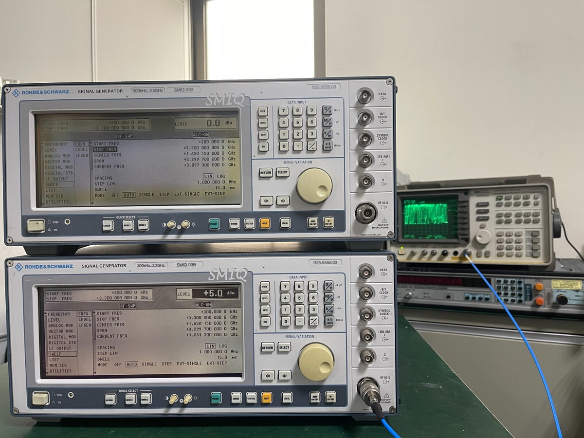 Rohde &amp; Schwarz SMIQ03B Vector Signal Generator 300 kHz - 3.3 GHz _098_064