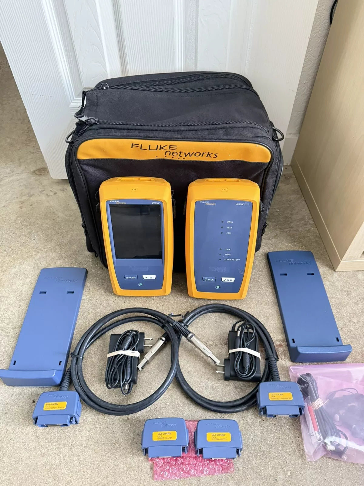 FLUKE Networks DSX-8000 Cable Certifier Tester Kit (Calibrated 2022)