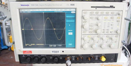 Tektronix TDS 7104 4Ch 1GHz 1GSa/s Digital Phosphor Oscilloscope