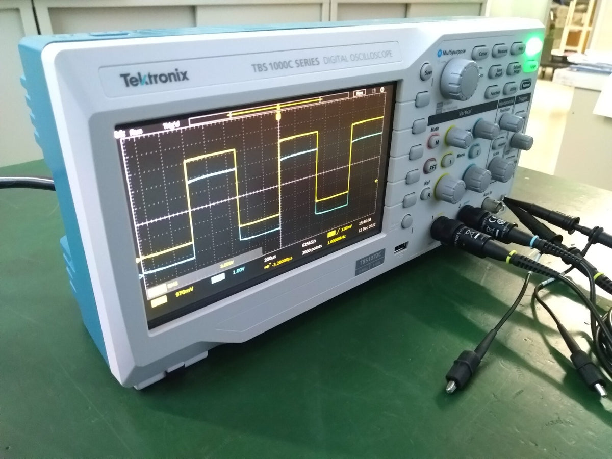 Tektronix TBS 1000C Digital Oscilloscope TBS1072C , TPP0100 probes are options