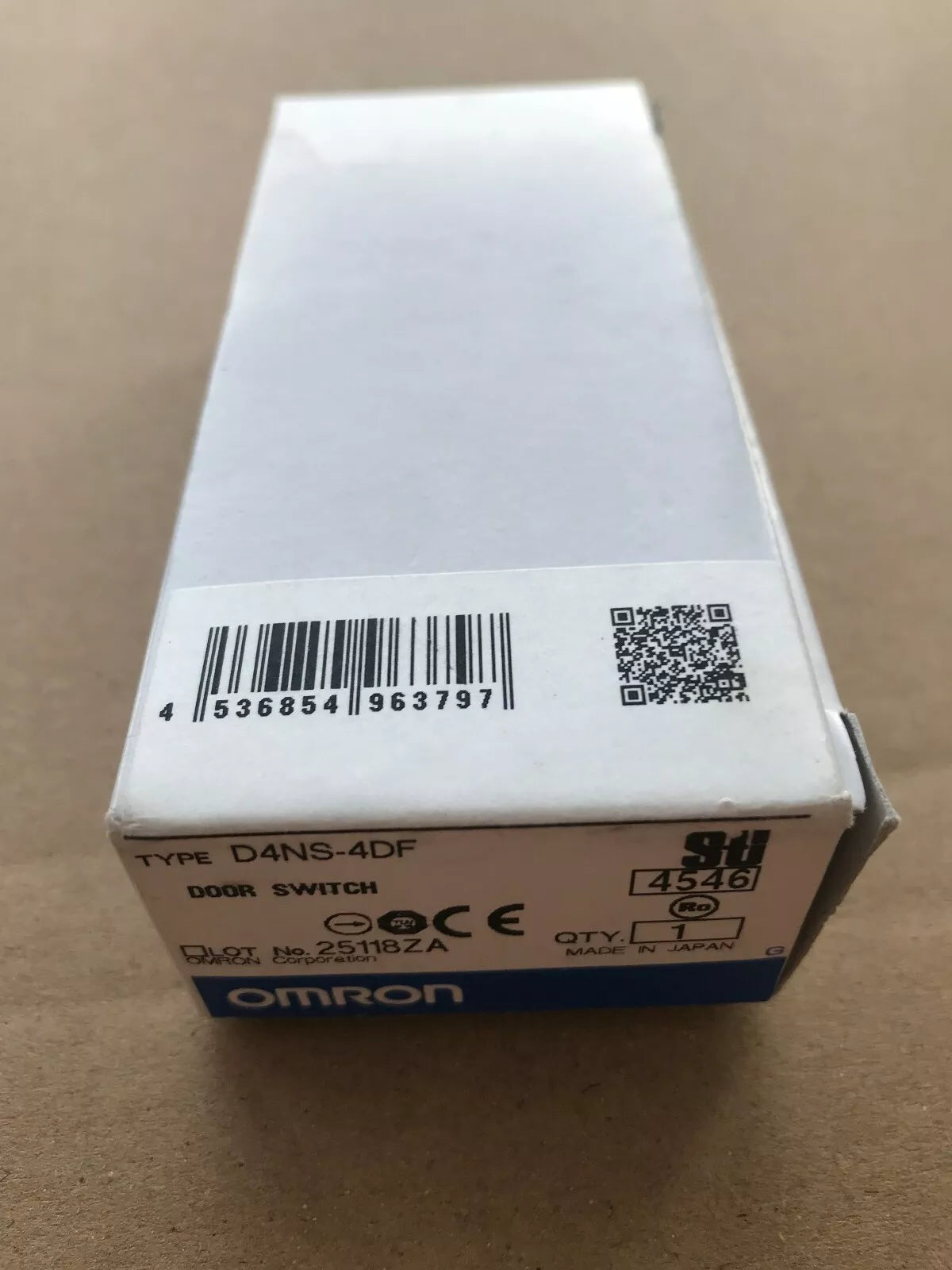 OMRON D4NS-4DF Safety Door Switch - Reliable and Fast Shipping