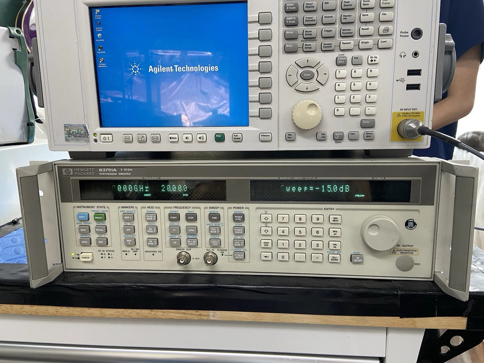 HP 83731A 2-20GHz Synthesized Sweep/CW Signal Generator CAL’d with Option 1E4 1E5
