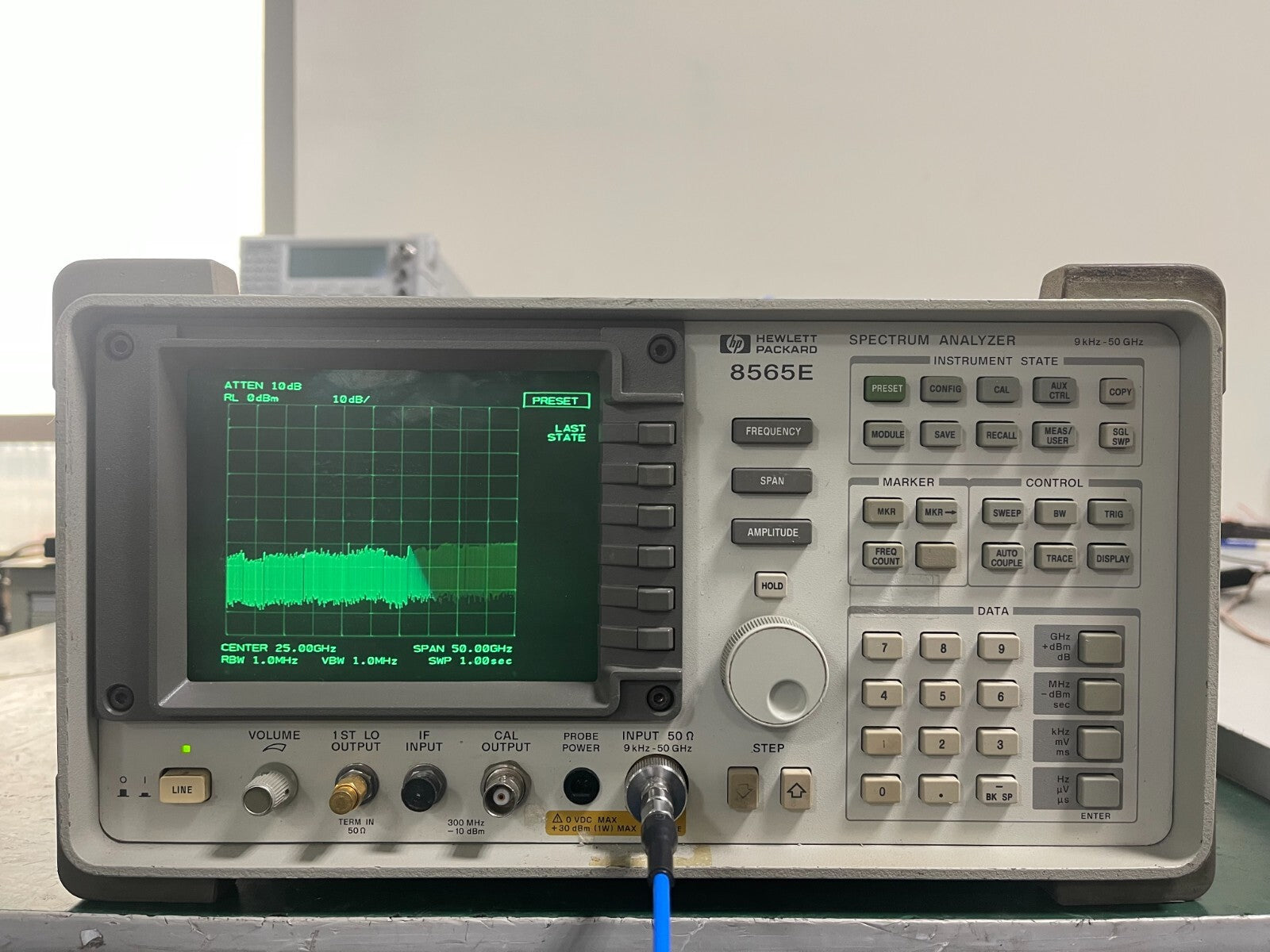HP Agilent 8565E 9KHz - 50GHz Spectrum Analyzer w/ 85620A module_0262 - XG eqpt