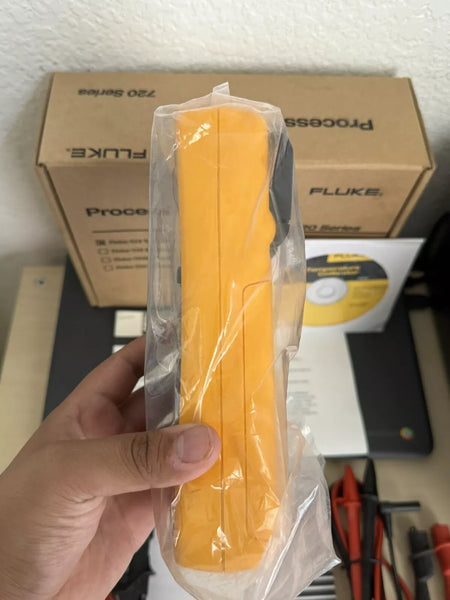 FLUKE 724 Temperature Calibrator Meter - New Sealed