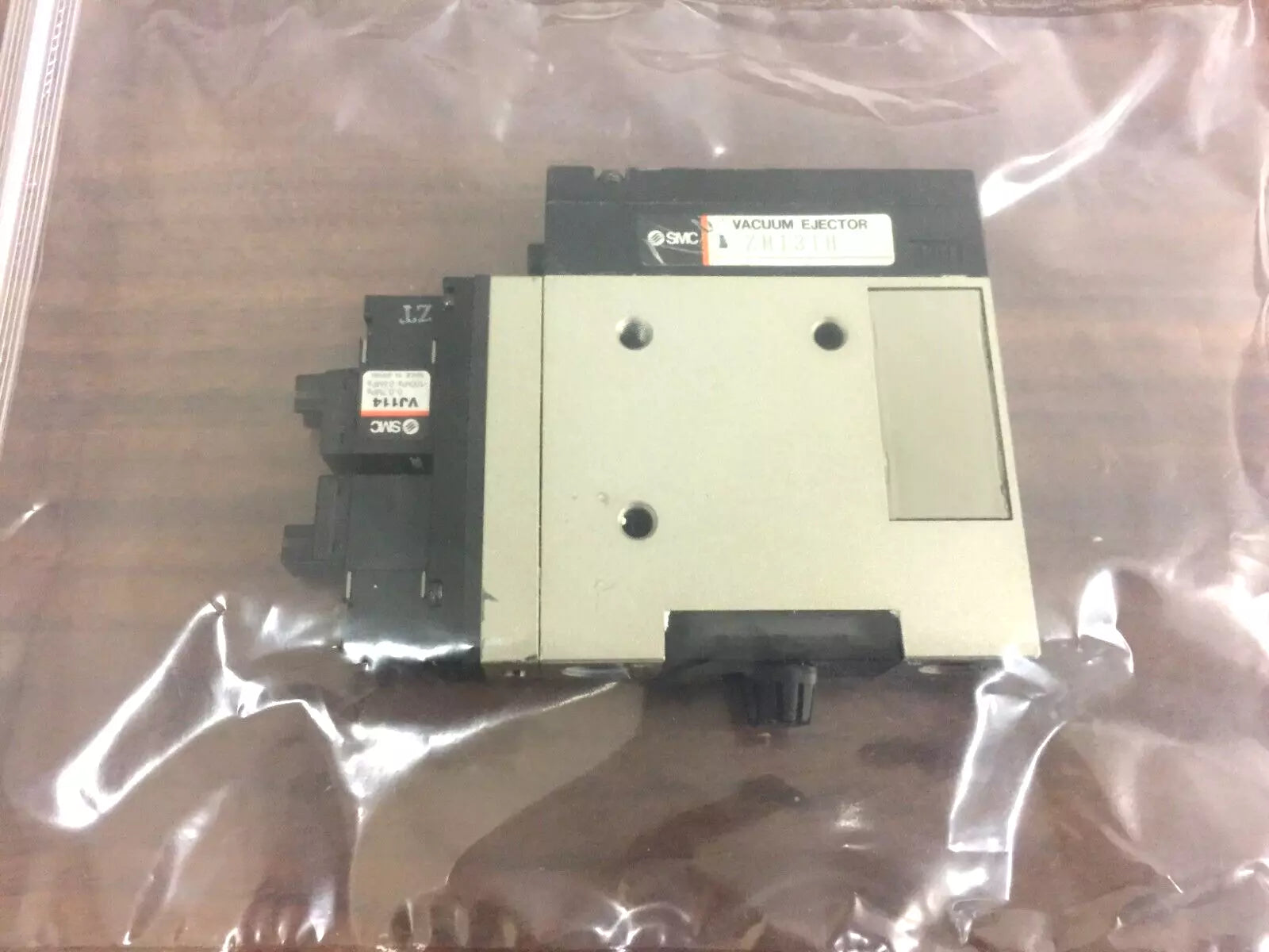 SMC ZM131H Vacuum Ejector with 2 SMC VJ114 Vacuum Solenoids 24VDC