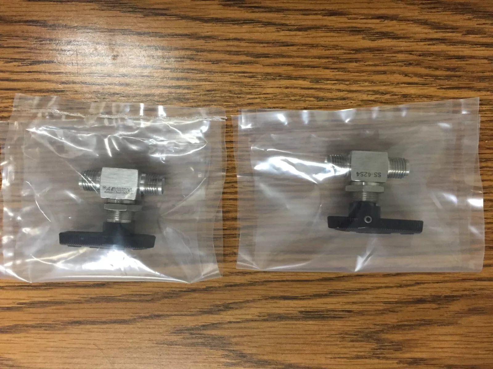 Whitey SS-42S4 316 Stainless Steel Ball Valve 1/4 Tube Fittings 2500 PSI