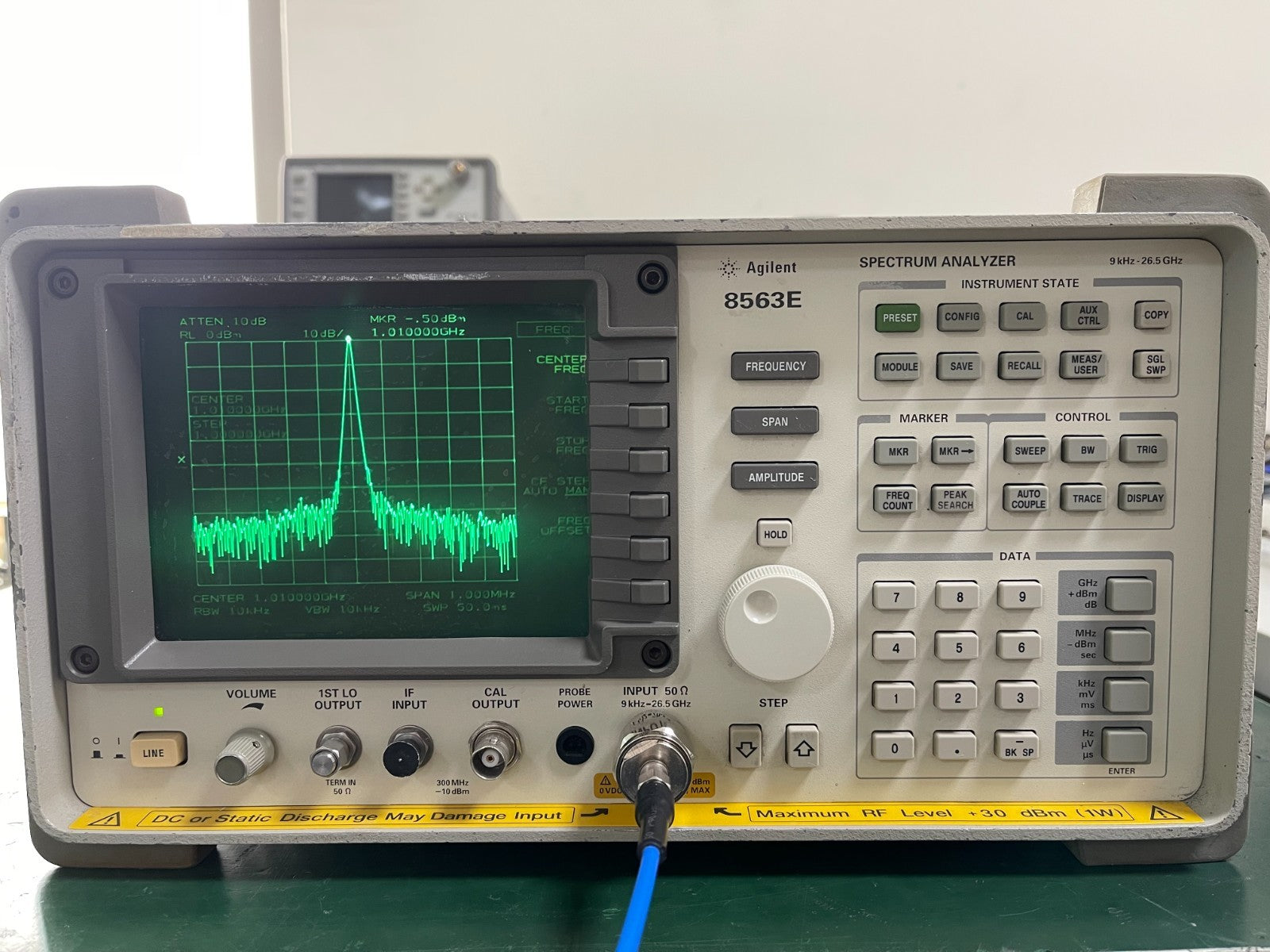 Agilent HP 8563E spectrum analyzer 9KHz to 26.5GHz w/ 85620A_02450 - XG eqpt