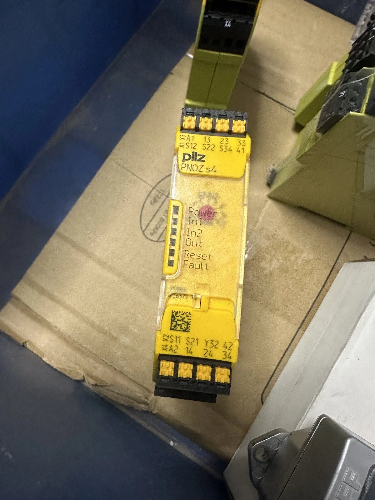 PILZ PNOZ s4 C 751104 Safety Relay with 24 VDC, 3 N/O, 1 N/C