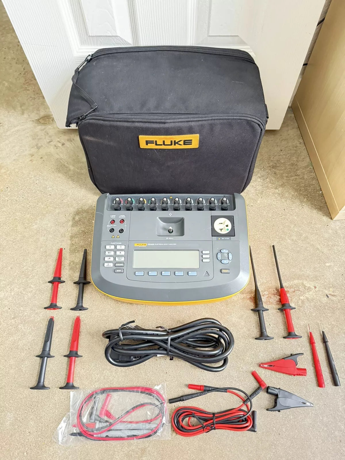 Fluke ESA620 Electrical Safety Analyzer with New Lead Kit