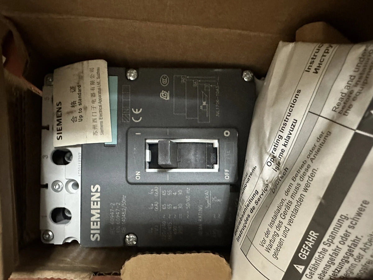 Siemens 3VL1706-1DA33-0AA0 Circuit Breaker: 3 Pole, 125 Amp, MCCB Type