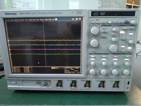 Tektronix DPO7104 Digital Phosphor Oscilloscope 1GHz , 4Ch , 20Gs/s_B067262 - XG eqpt
