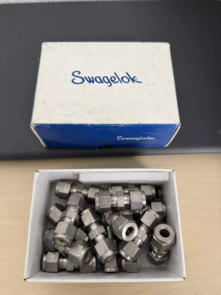 Swagelok Stainless Steel Connector 5/16 OD Tube x 3/8 MNPT SS-500-1-6
