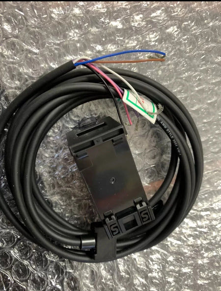 Keyence FT-50CA Compact Digital Fiber Optic Sensor