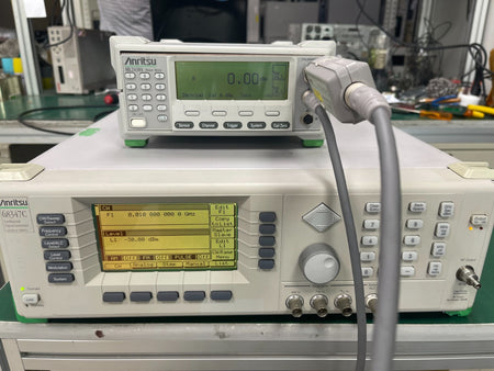 Anritsu 68347C Synthesized Signal Generator 10MHz - 20GHz , w/1, 2F, 11, 99_1704 - XG eqpt