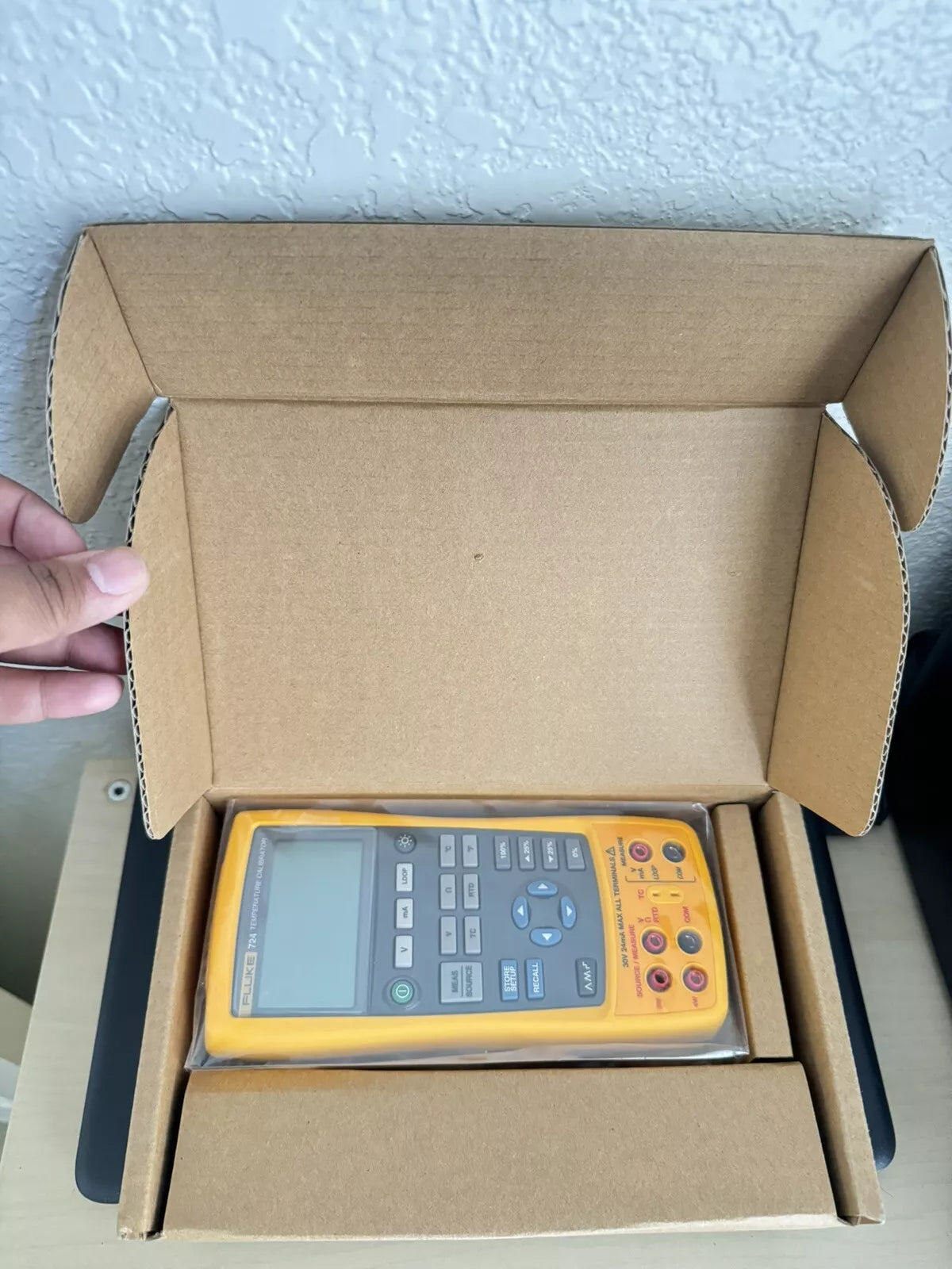 Fluke 724 Temperature Calibrator - Calibrated 2022 / New Sealed