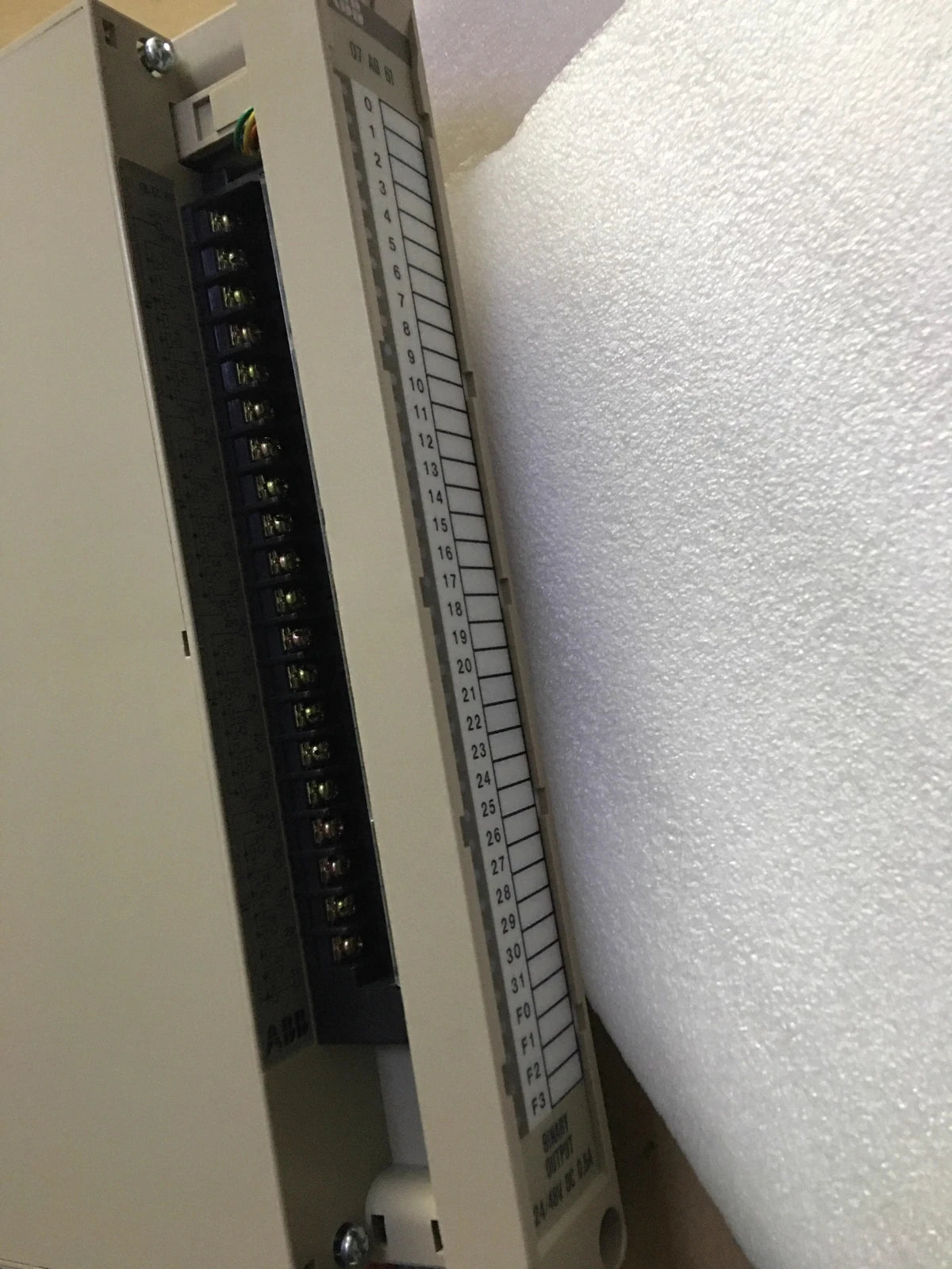 ABB Procontic 07AB61 R1/GJV 30 743 61 R1 Output Module