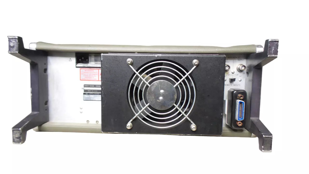 HP 8660C Synthesized Signal Generator with HP86633B, HP86603A